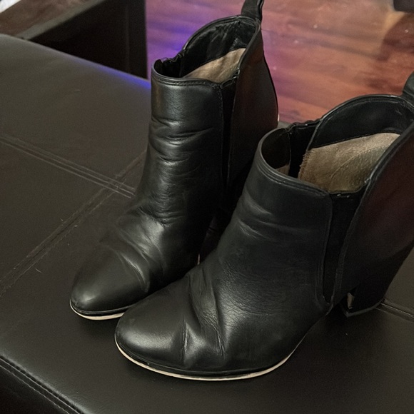 Boots - Picture 4 of 4